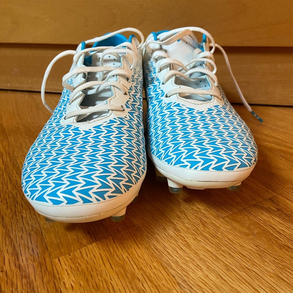 Under Armour worn once women’s soccer cleats size W11 color blue and white